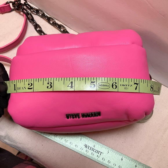NWT Steve Madden HOT PINK Soft puffy Camera Crossbody - Picture 6 of 13